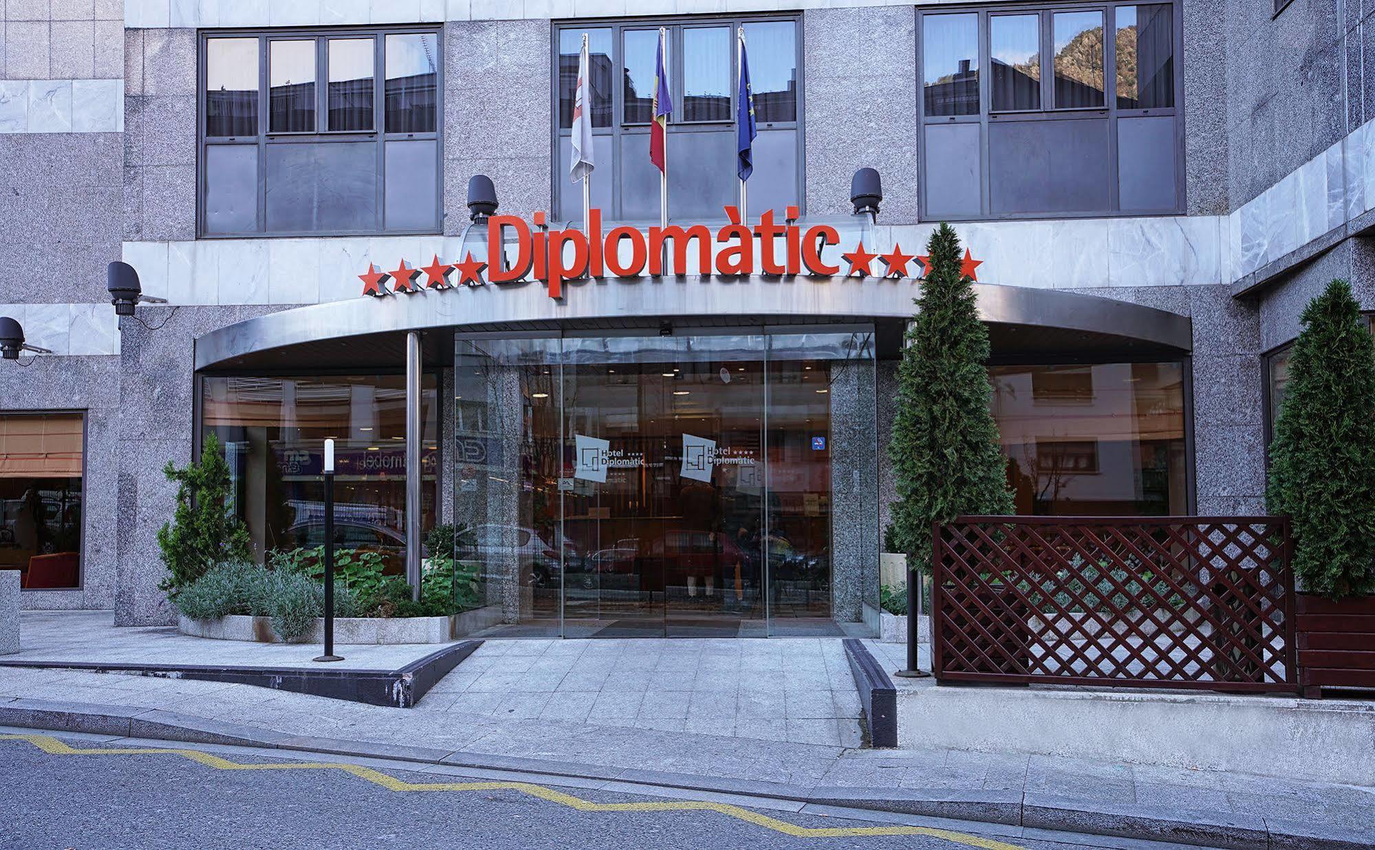 Viešbutis Zenit Diplomatic 4*